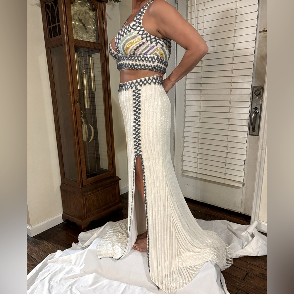 Stunning Sherri Hill 2 Pc white Beaded Formal-Size 8